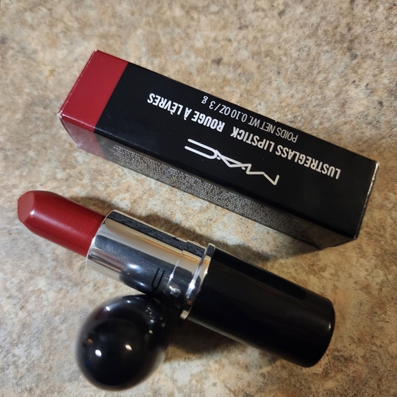 MAC Lustreglass Lipstick Glossed and Found - Picture 4 of 4